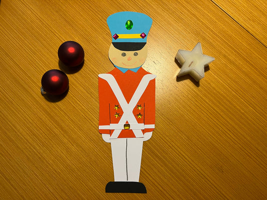 Advent: Einen Nussknacker basteln