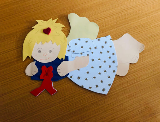 Advent: Fliegendes Engelchen mit Geschenk