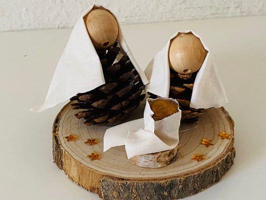 Advent: Eine Zapfenkrippe basteln
