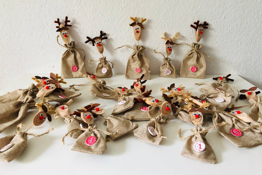 Adventskalender: 24 Elche in Säckchen