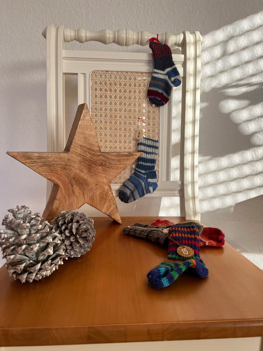 Adventskalender: 24 bunte Strümpfe stricken