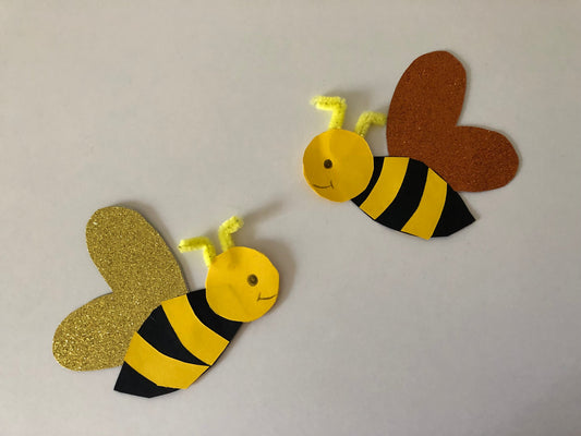 Auf der Wiese: Fensterbild - Bienchen