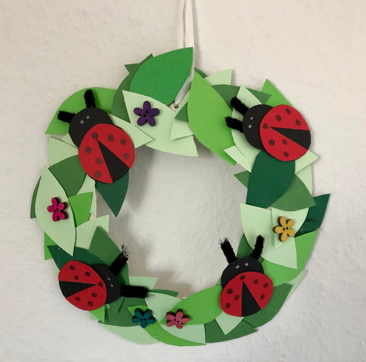 Auf der Wiese: Toller Türkranz mit Marienkäfern