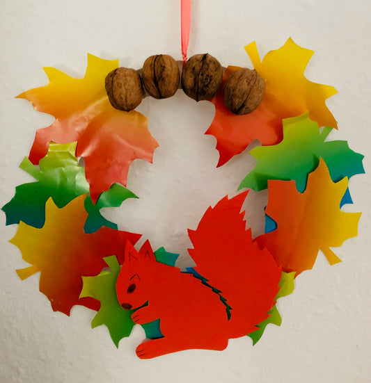 Herbst: Türkranz mit Eichhörnchen