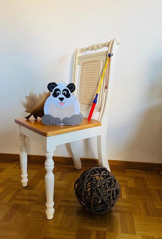 Laternenzeit: Basteln von Laternen – Panda