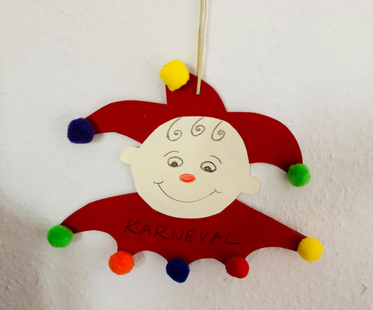 Im Fasching: Einen Karnevalsorden basteln