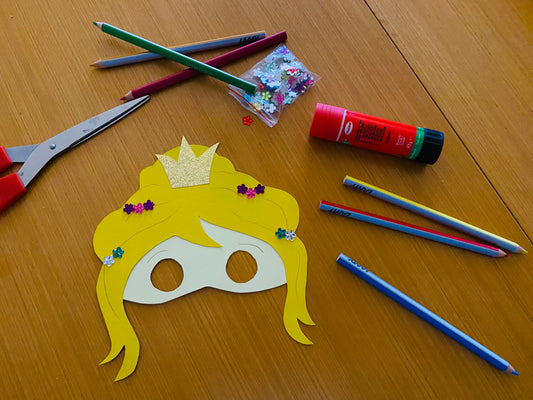 Im Fasching: Kleine Maske - Prinzessin