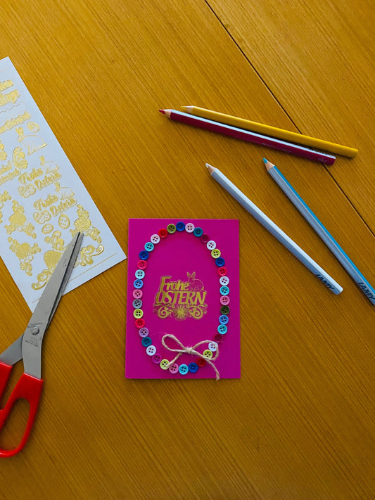 Im Frühling: Osterkarte mit Knöpfen gestalten