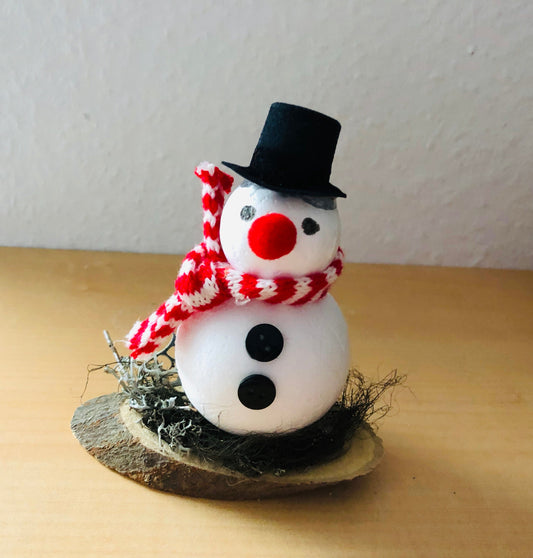 Im Winter: Tischdekoration Schneemann mit Zylinder